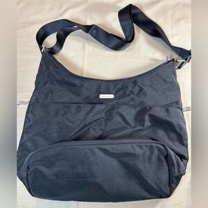 Baggallini Sleek Black Crossbody/Shoulder Bag